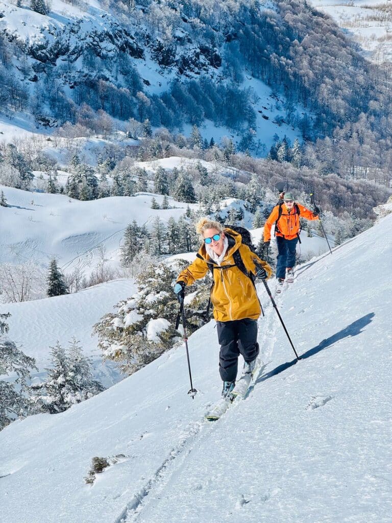 Montée en ski de randonnée vers Campana de Cloutou