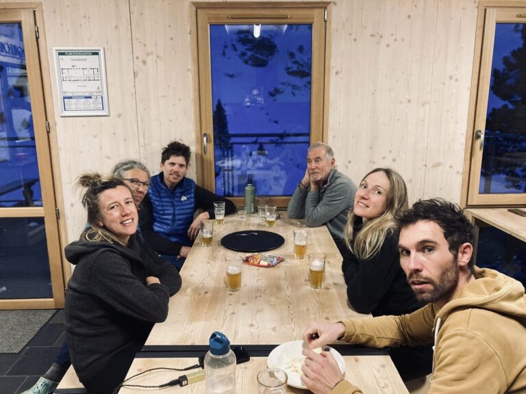 Repas convivial au refuge de Campana de Cloutou
